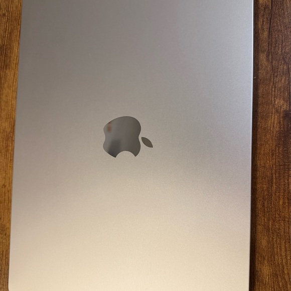 Starlight Apple MacBook Air M2